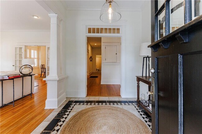 Photo - 654 Cresthill Ave NE