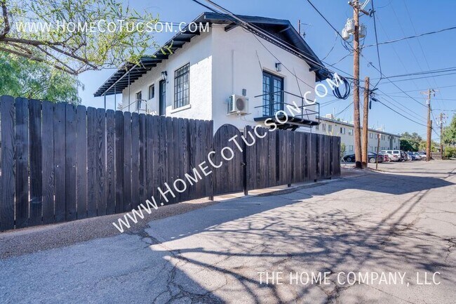 940 E Florita St