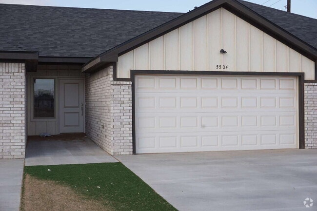 Building Photo - Beautiful Modern 3/3 Townhome in North Lub...