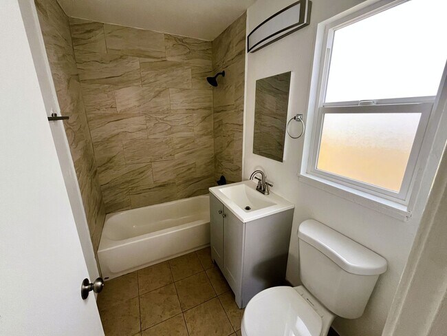 Photo - 2825 67th Ave Unidad 2827 67th Ave