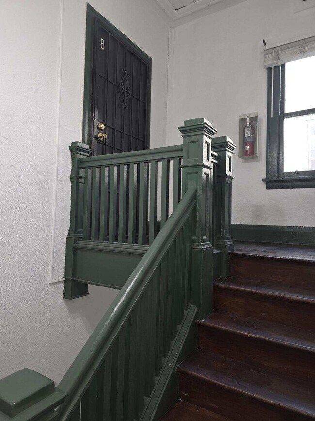 Photo - Fourth Street Unidad 4th St, #8