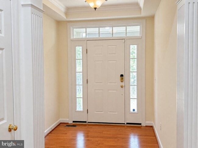 47636 Mid Surrey Square