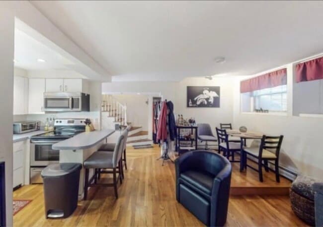 Building Photo - 53 Grove St Unit B