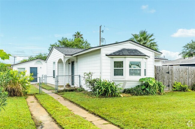 Building Photo - 1202 Bayou Shore Dr Rental