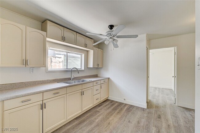 Photo - 1405 E Bridger Ave