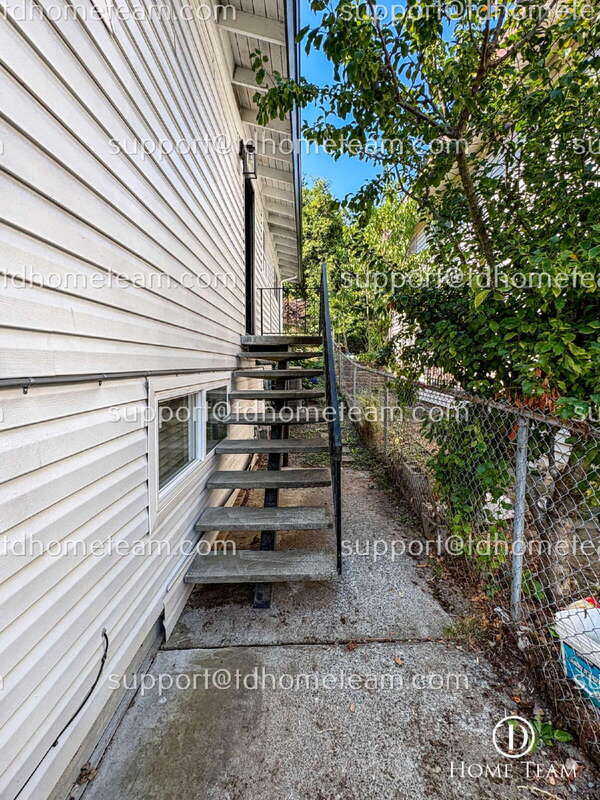 Photo - 405 Maple Ave NW
