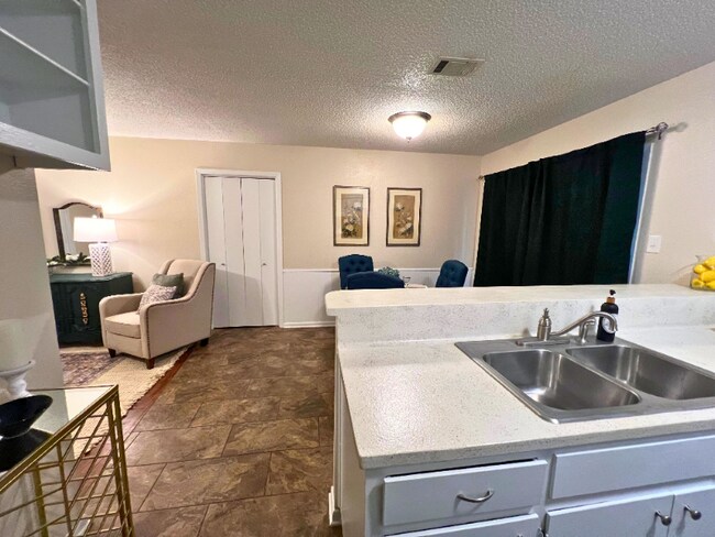 Photo - 604 Meadow Lark Ave Unidad A