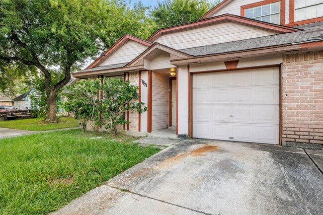 Building Photo - 10025 Rosbrook Dr