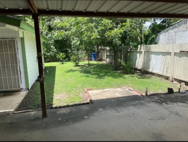 Photo - 141 W Dickson Ave