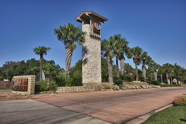 Building Photo - 207 Hi Cir N Unit 114B Rental