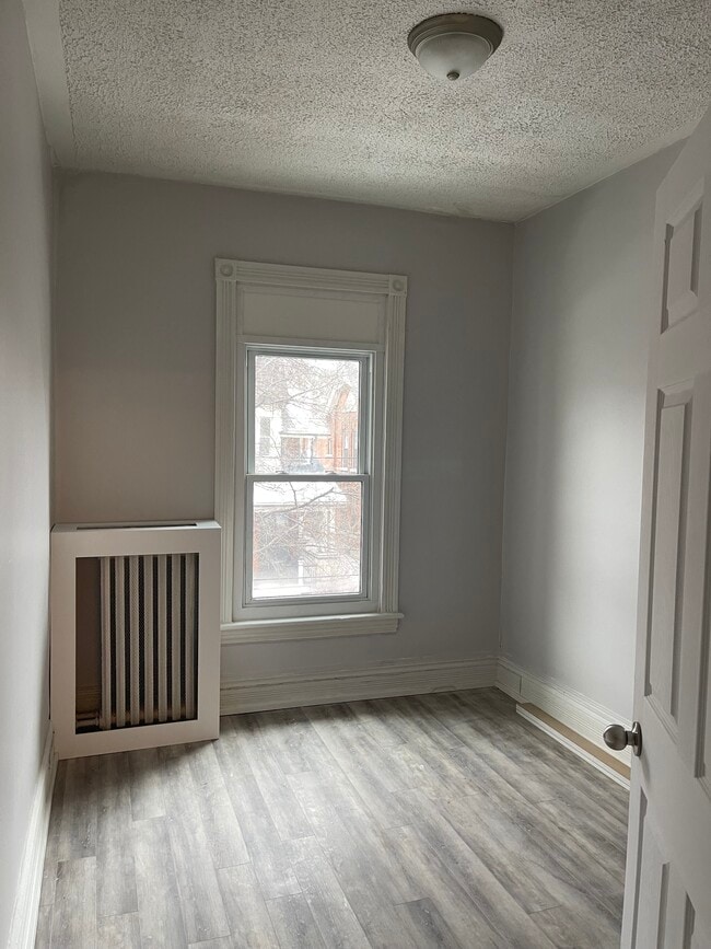 Photo - 45 Ontario Av Unit 2-Bed