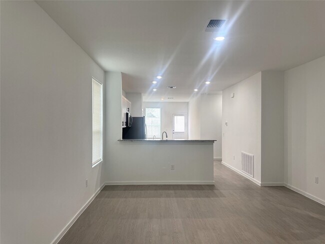 Photo - 519 Louis Ln