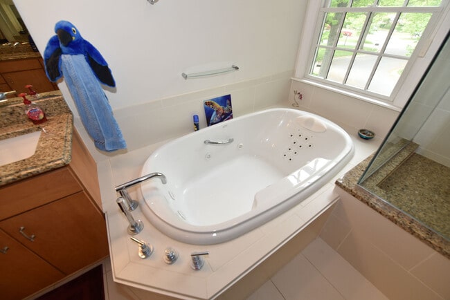 Photo - Luxurious Spacious and Bright , Gorgeous Potomac 6BR/4.5BA/2GAR Home - In Sought After Copenhaver
