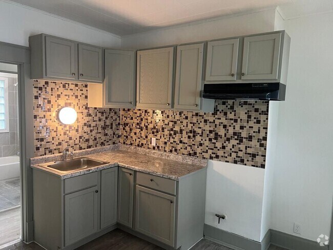 Building Photo - 3279 N 28th St Unit Lower Rental