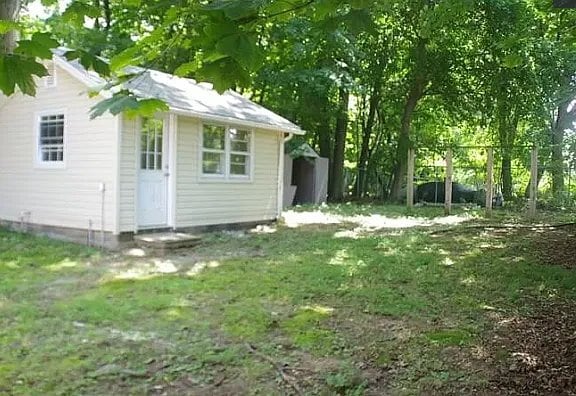 26 Courter Ave
