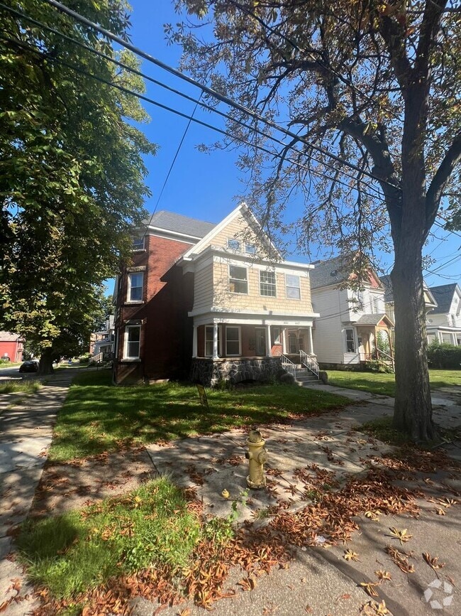 Building Photo - 662 W 8th St Unit #3 Rental