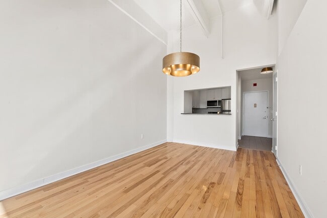 Building Photo - 1500 Hudson St Unit 9N