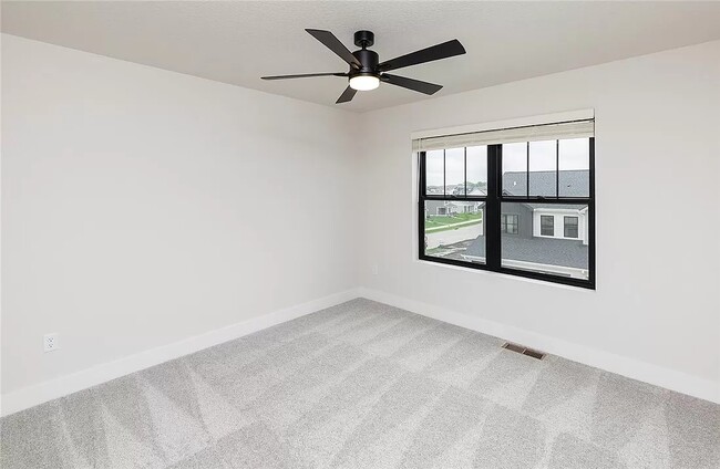 Photo - 2833 SW Prairie Trail Pky