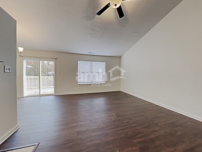 Photo - 770 Kingston Cir