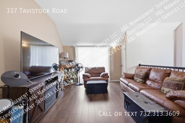 Photo - 337 Tavistock Rd