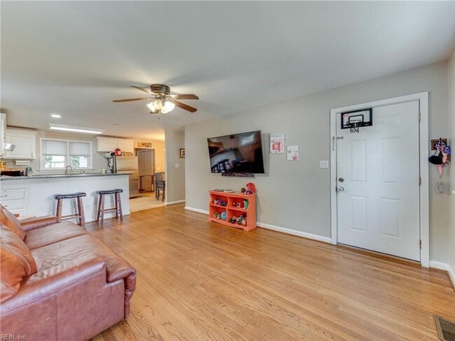 Photo - 3 bedroom /2 bathroom- Deer Park Grove