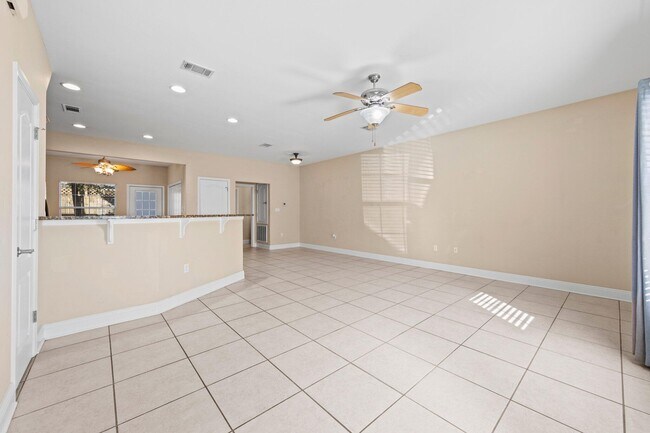 Photo - 528 Maple Ave