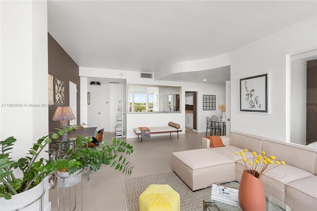 Photo - 4925 Collins Ave Unit 4H