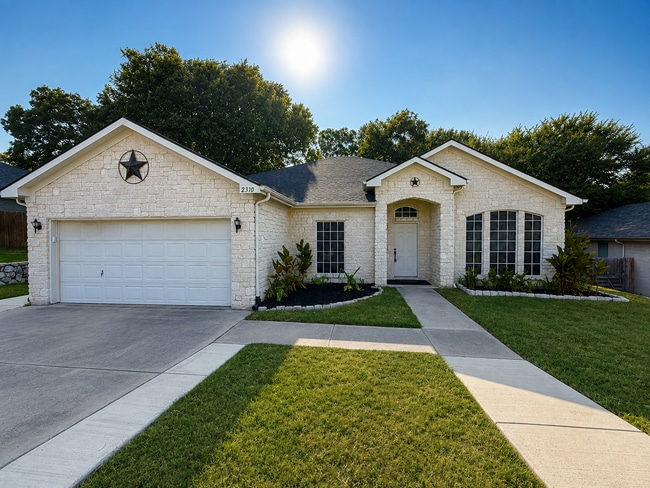 Building Photo - 2310 Summer Brook Dr