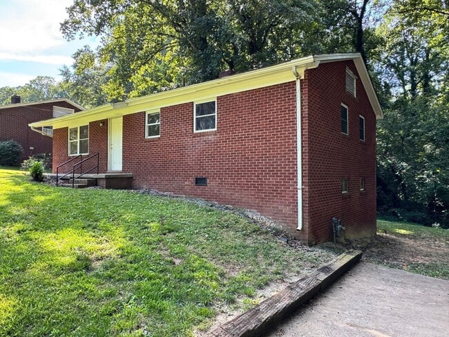 Building Photo - Close to uptown Shelby, NC (Still to compl... Rental