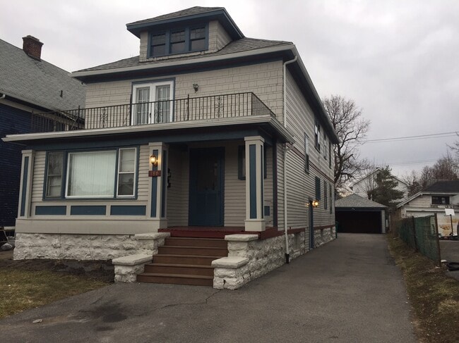 Building Photo - 137 Minnesota Ave Unit 2