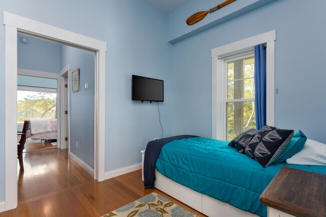 Photo - 211 Lewis Dr