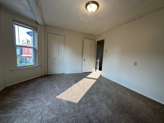 Photo - Stunning One Bedroom in Oakland! Second Floor Unit, Ample Natural Light & More!! Call Today! Unidad 32802