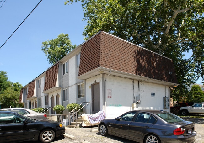 Photo - E 14th Ave 107-121 NCRII
