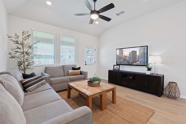 Photo - 179 Kings Cyn Dr