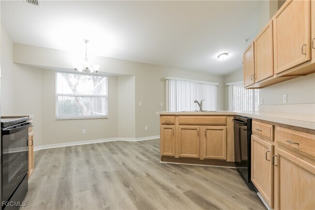 Photo - 2938 Parrot St
