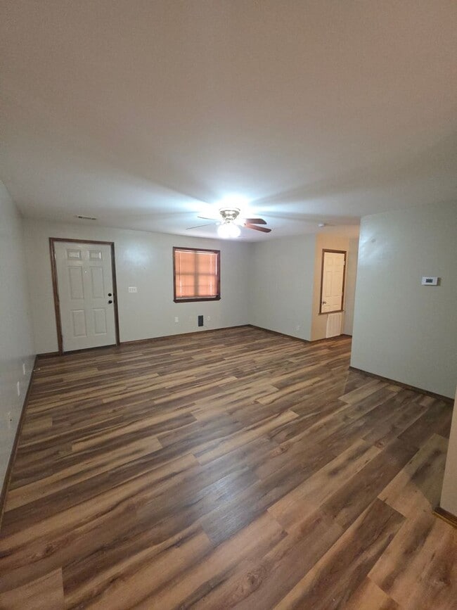 Building Photo - 716 S Greenwich Ave