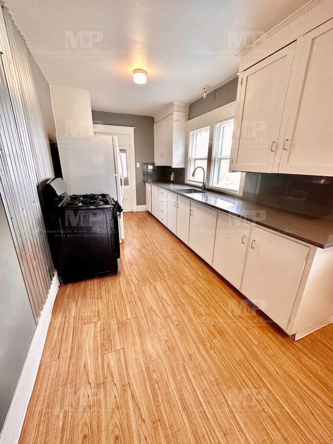 Photo - 619 S Whitcomb St