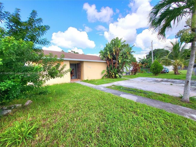 Building Photo - 17090 SW 101st Ave Rental