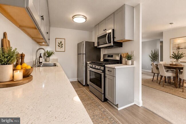4600 Duke St Unit 413