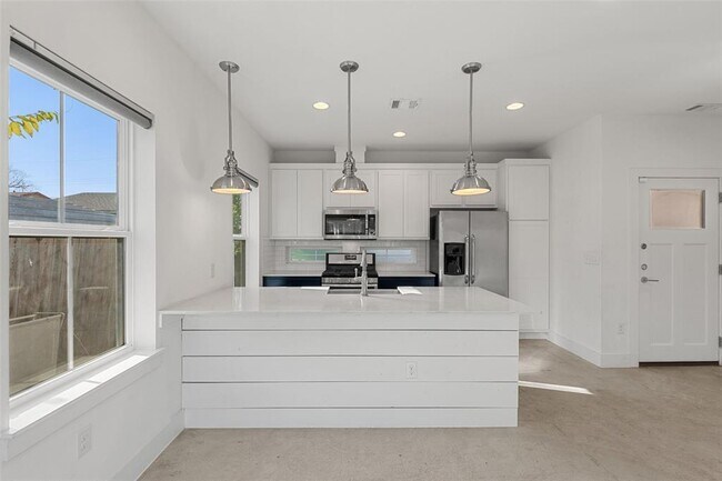 Photo - 1003 Fiesta St