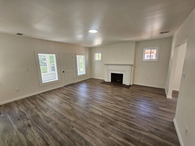 Photo - 2509 Gladstone St