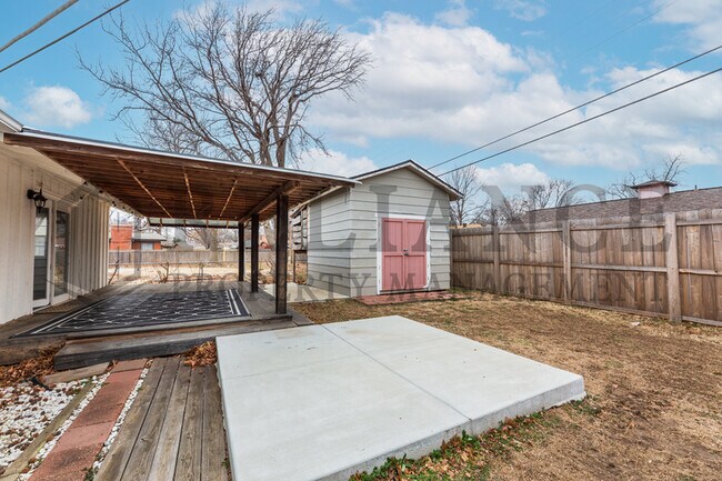 Photo - 2210 W Columbine Ln