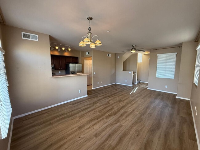 Photo - 900 S 94th St