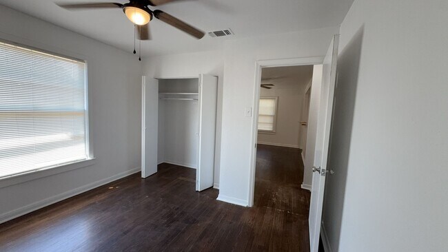 Photo - 1743 E Crockett St