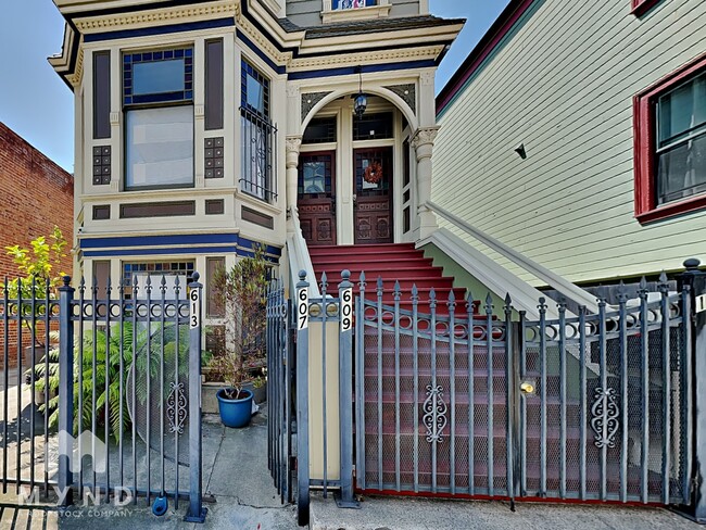 Building Photo - 613 18th St Rental