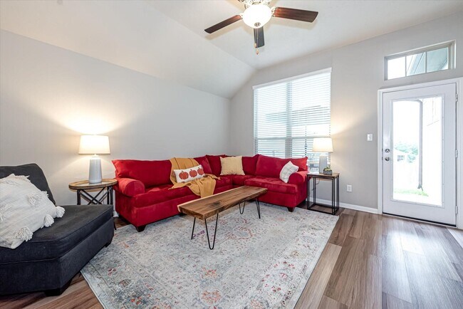 Photo - 155 Emery Oak Way