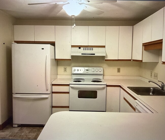 Photo - 634 Main St Unit 8