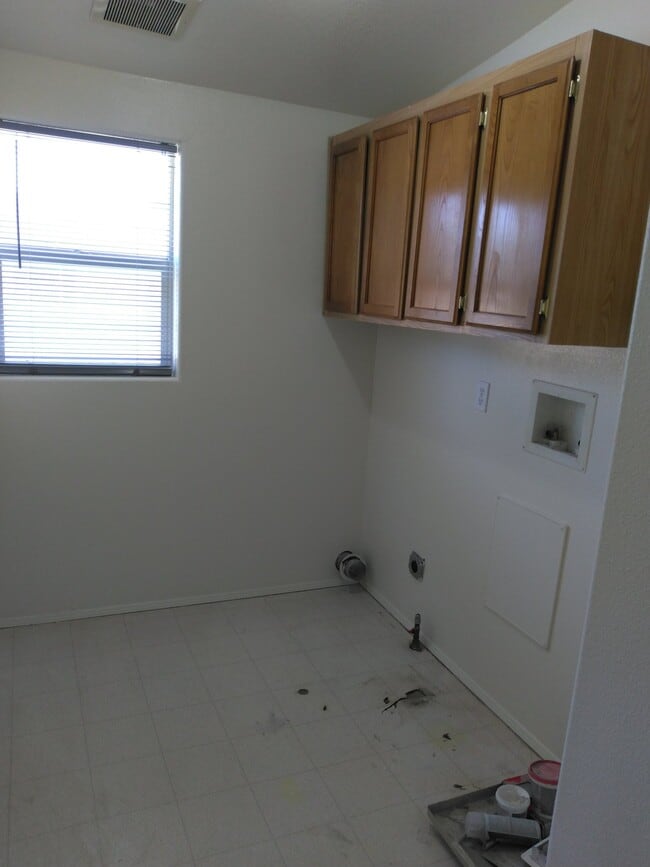 Photo - 446 240 N