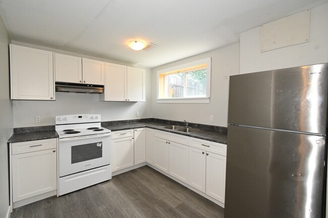 Building Photo - 1483B Milburn Avenue, Prince George, BC, Canada Unit B