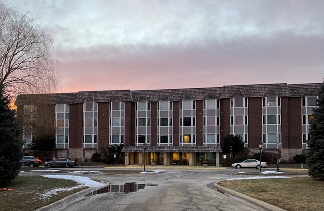 Building Photo - 300 Thames Pky Unit 2c